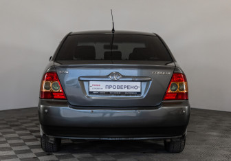 Подержанный автомобиль Toyota Corolla Sedan 2006 года (6 фото)