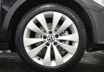 Подержанный автомобиль Volkswagen Passat CC 2010 года (9 фото)