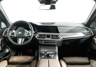 Подержанный автомобиль BMW X5 2019 года (13 фото)