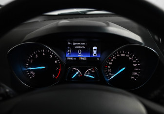Подержанный автомобиль Ford Kuga 2017 года (12 фото)
