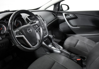 Подержанный автомобиль Opel Astra Hatchback 2013 года (9 фото)