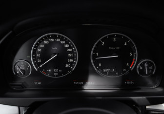 Подержанный автомобиль BMW X5 2016 года (16 фото)