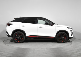 Подержанный автомобиль Omoda C5 2023 года (4 фото)