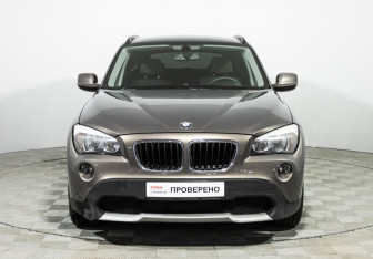 Подержанный автомобиль BMW X1 2011 года (2 фото)