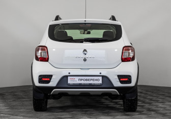 Подержанный автомобиль Renault Sandero 2020 года (6 фото)