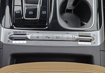 Подержанный автомобиль Kia Carnival 2020 года (20 фото)