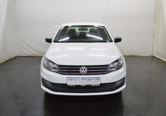 Подержанный автомобиль Volkswagen Polo Sedan 2015 года (2 фото)