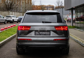 Подержанный автомобиль Audi Q7 2016 года (6 фото)