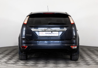 Подержанный автомобиль Ford Focus Hatchback 2008 года (6 фото)
