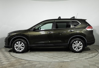 Подержанный автомобиль Nissan X-Trail 2016 года (8 фото)