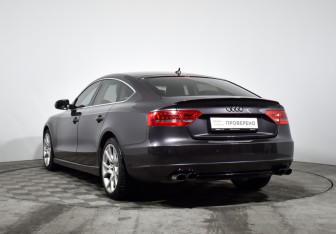 Подержанный автомобиль Audi A5 Liftback 2009 года (7 фото)