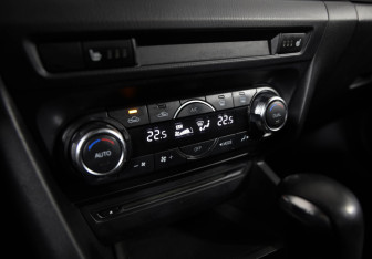 Подержанный автомобиль Mazda 3 Sedan 2014 года (16 фото)