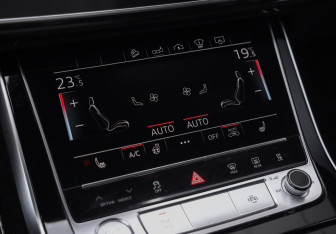 Подержанный автомобиль Audi Q8 2019 года (23 фото)
