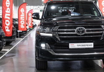 Подержанный автомобиль Toyota Land Cruiser Suv 2019 года (4 фото)