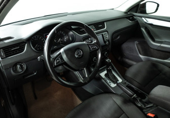 Подержанный автомобиль Skoda Octavia Liftback 2016 года (11 фото)