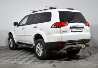 Подержанный автомобиль Mitsubishi Pajero Sport 2013 года (7 фото)