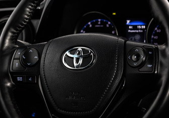 Подержанный автомобиль Toyota RAV4 2019 года (11 фото)