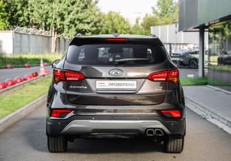 Подержанный автомобиль Hyundai Santa Fe 2017 года (7 фото)