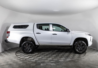Подержанный автомобиль Mitsubishi L200 2019 года (4 фото)