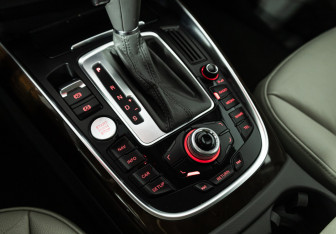 Подержанный автомобиль Audi Q5 2011 года (16 фото)