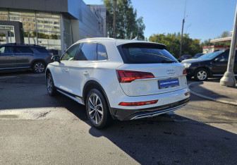Подержанный автомобиль Audi Q5 2021 года (6 фото)