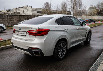 Подержанный автомобиль BMW X6 2018 года (4 фото)