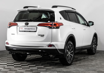Подержанный автомобиль Toyota RAV4 2019 года (5 фото)
