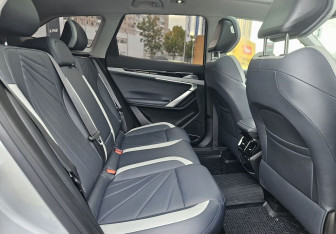 Подержанный автомобиль Geely Atlas 2024 года (14 фото)