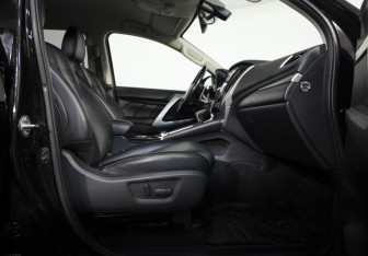 Подержанный автомобиль Mitsubishi Pajero Sport 2018 года (25 фото)