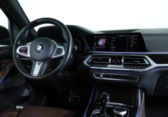 Подержанный автомобиль BMW X7 2020 года (12 фото)