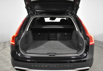 Подержанный автомобиль Volvo V90 Cross Country 2018 года (23 фото)