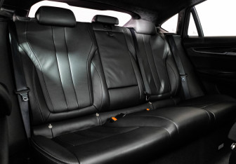 Подержанный автомобиль BMW X6 M 2017 года (27 фото)