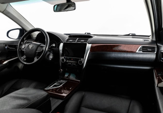 Подержанный автомобиль Toyota Camry Sedan 2013 года (11 фото)