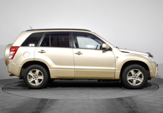 Подержанный автомобиль Suzuki Grand Vitara 2008 года (4 фото)