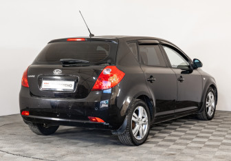 Подержанный автомобиль Kia Ceed Hatchback 2009 года (5 фото)