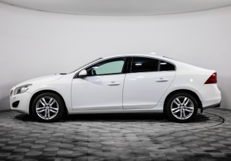 Подержанный автомобиль Volvo S60 2011 года (7 фото)