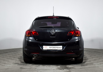 Подержанный автомобиль Opel Astra Hatchback 2011 года (6 фото)