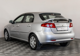 Подержанный автомобиль Chevrolet Lacetti Hatchback 2008 года (6 фото)