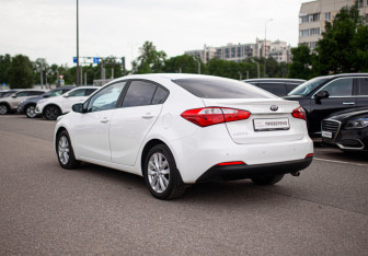 Подержанный автомобиль Kia Cerato Sedan 2016 года (4 фото)