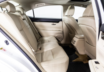 Подержанный автомобиль Lexus ES 2013 года (31 фото)