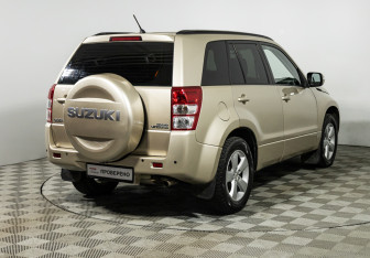 Подержанный автомобиль Suzuki Grand Vitara 2010 года (5 фото)