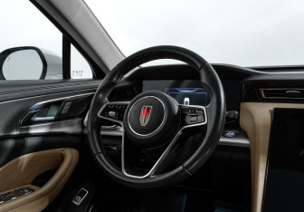 Подержанный автомобиль Hongqi H5 2023 года (17 фото)