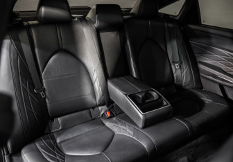 Подержанный автомобиль Toyota Avalon 2022 года (26 фото)