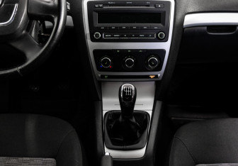 Подержанный автомобиль Skoda Octavia Liftback 2011 года (11 фото)