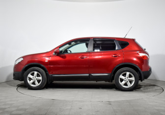Подержанный автомобиль Nissan Qashqai 2010 года (8 фото)