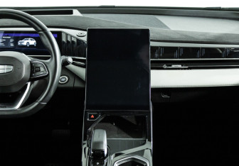 Подержанный автомобиль Geely Atlas 2024 года (14 фото)