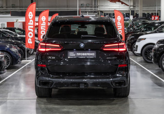 Подержанный автомобиль BMW X5 2022 года (9 фото)