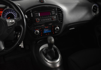 Подержанный автомобиль Nissan Juke 2011 года (17 фото)