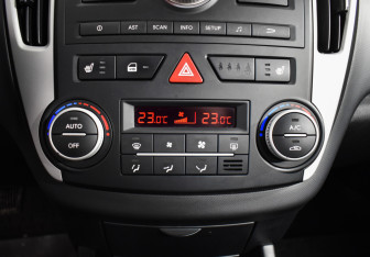 Подержанный автомобиль Kia Ceed Wagon 2011 года (16 фото)