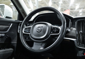 Подержанный автомобиль Volvo V90 Cross Country 2018 года (18 фото)